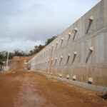Principais Tipos de Obras de Contenção e Seus Benefícios. Soluções fundamentais que unem segurança, planejamento e sustentabilidade.