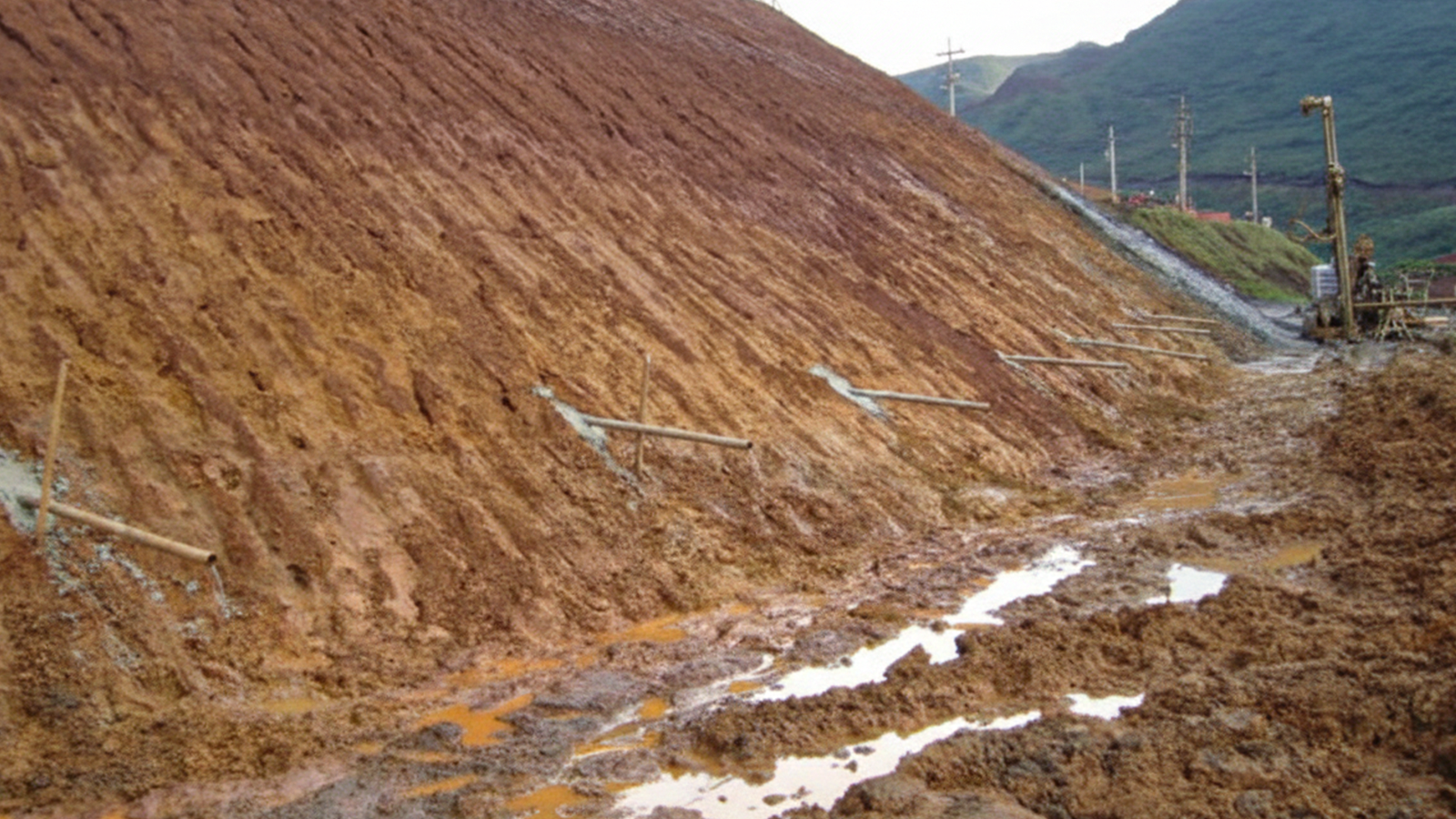 Drenagem Profunda em Taludes: O Que São DHPs e Quando Utilizar